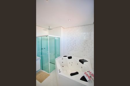 Casa para alugar com 500m², 4 quartos e 4 vagas Casa para alugar com 500m², 4 quartos e 4 vagasBanheiro da Suíte Master