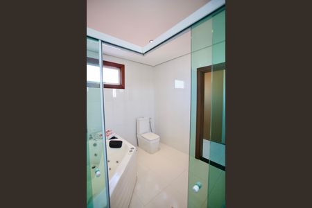Casa para alugar com 500m², 4 quartos e 4 vagas Casa para alugar com 500m², 4 quartos e 4 vagasBanheiro da Suíte Master