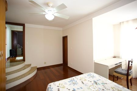 Casa para alugar com 500m², 4 quartos e 4 vagas Casa para alugar com 500m², 4 quartos e 4 vagasQuarto Suíte 1
