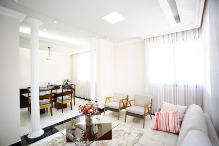Sala de Estar de casa para alugar com 4 quartos, 500m² em Nossa Senhora do Carmo, Contagem