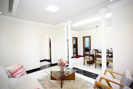 Casa para alugar com 500m², 4 quartos e 4 vagas Casa para alugar com 500m², 4 quartos e 4 vagasSala de Estar
