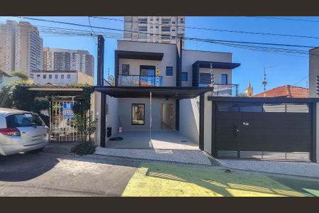 Casa à venda com 145m², 3 quartos e 2 vagas Casa à venda com 145m², 3 quartos e 2 vagasFachada