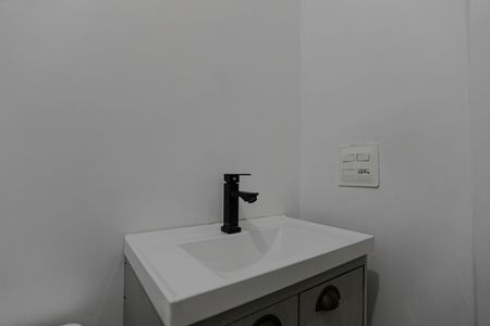 Banheiro de apartamento para alugar com 2 quartos, 55m² em Vila Nova Aparecida, Mogi das Cruzes