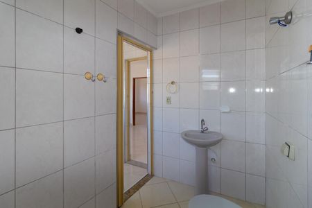 Banheiro de casa para alugar com 1 quarto, 50m² em Jardim Iva, São Paulo