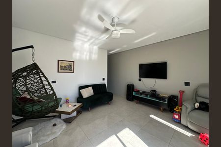 Casa à venda com 230m², 4 quartos e 2 vagas Casa à venda com 230m², 4 quartos e 2 vagasSala