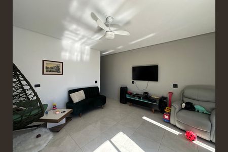 Casa à venda com 230m², 4 quartos e 2 vagas Casa à venda com 230m², 4 quartos e 2 vagasSala