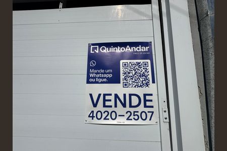 Casa à venda com 230m², 4 quartos e 2 vagas Casa à venda com 230m², 4 quartos e 2 vagasFachada
