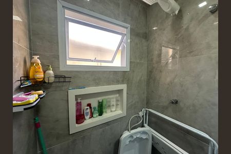 Casa à venda com 230m², 4 quartos e 2 vagas Casa à venda com 230m², 4 quartos e 2 vagasBanheiro da Suíte 1
