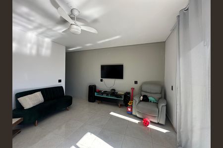 Casa à venda com 230m², 4 quartos e 2 vagas Casa à venda com 230m², 4 quartos e 2 vagasSala