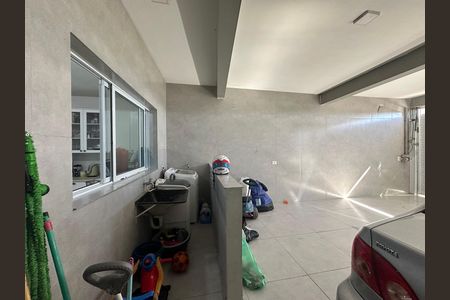 Casa à venda com 230m², 4 quartos e 2 vagas Casa à venda com 230m², 4 quartos e 2 vagasGaragem