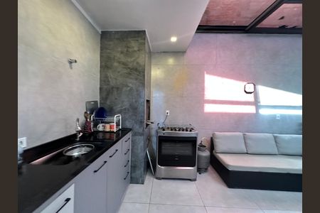 Casa à venda com 230m², 4 quartos e 2 vagas Casa à venda com 230m², 4 quartos e 2 vagasChurrasqueira