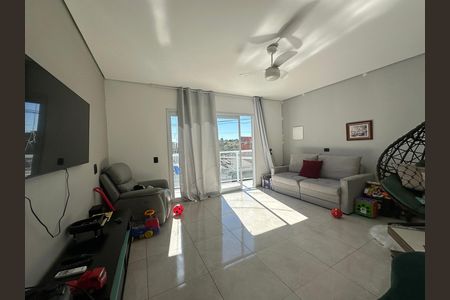 Casa à venda com 230m², 4 quartos e 2 vagas Casa à venda com 230m², 4 quartos e 2 vagasSala
