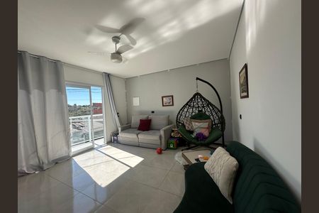 Casa à venda com 230m², 4 quartos e 2 vagas Casa à venda com 230m², 4 quartos e 2 vagasSala