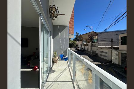 Casa à venda com 230m², 4 quartos e 2 vagas Casa à venda com 230m², 4 quartos e 2 vagasVaranda da Sala