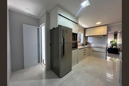 Casa à venda com 230m², 4 quartos e 2 vagas Casa à venda com 230m², 4 quartos e 2 vagasCozinha 2