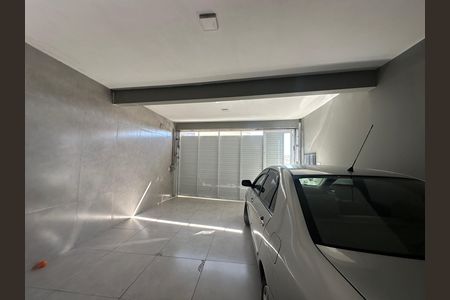 Casa à venda com 230m², 4 quartos e 2 vagas Casa à venda com 230m², 4 quartos e 2 vagasGaragem