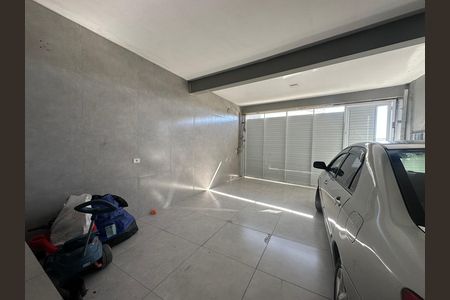 Casa à venda com 230m², 4 quartos e 2 vagas Casa à venda com 230m², 4 quartos e 2 vagasGaragem