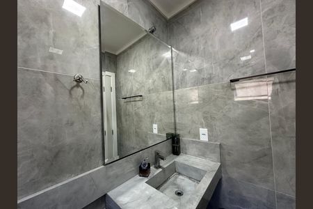 Casa à venda com 230m², 4 quartos e 2 vagas Casa à venda com 230m², 4 quartos e 2 vagasBanheiro da Suíte 1