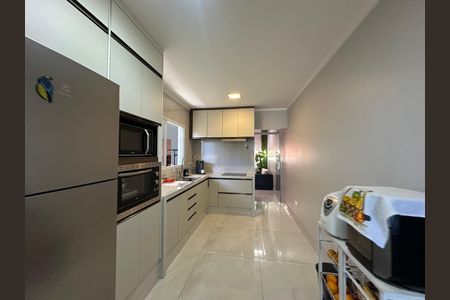 Casa à venda com 230m², 4 quartos e 2 vagas Casa à venda com 230m², 4 quartos e 2 vagasCozinha 2