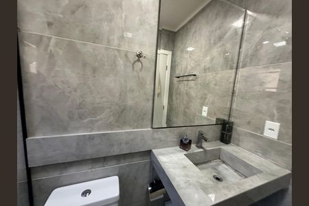 Casa à venda com 230m², 4 quartos e 2 vagas Casa à venda com 230m², 4 quartos e 2 vagasBanheiro da Suíte 1