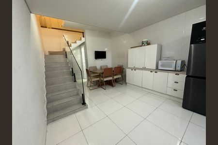 Casa à venda com 230m², 4 quartos e 2 vagas Casa à venda com 230m², 4 quartos e 2 vagasCozinha
