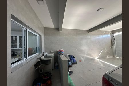 Casa à venda com 230m², 4 quartos e 2 vagas Casa à venda com 230m², 4 quartos e 2 vagasGaragem