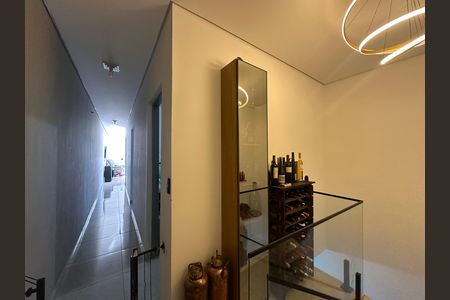 Casa à venda com 230m², 4 quartos e 2 vagas Casa à venda com 230m², 4 quartos e 2 vagasEscada
