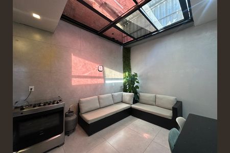 Casa à venda com 230m², 4 quartos e 2 vagas Casa à venda com 230m², 4 quartos e 2 vagasChurrasqueira