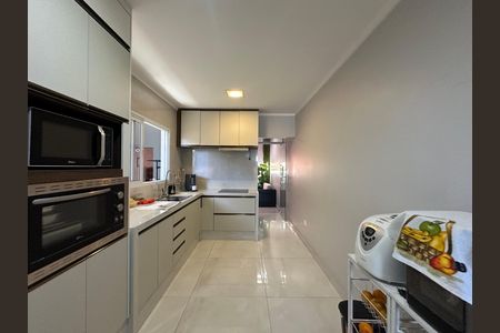 Casa à venda com 230m², 4 quartos e 2 vagas Casa à venda com 230m², 4 quartos e 2 vagasCozinha 2