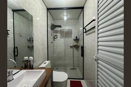 Casa à venda com 230m², 4 quartos e 2 vagas Casa à venda com 230m², 4 quartos e 2 vagasBanheiro 1