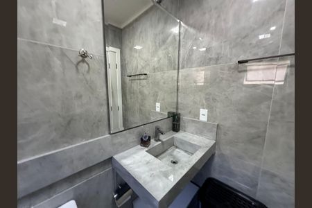 Casa à venda com 230m², 4 quartos e 2 vagas Casa à venda com 230m², 4 quartos e 2 vagasBanheiro da Suíte 1
