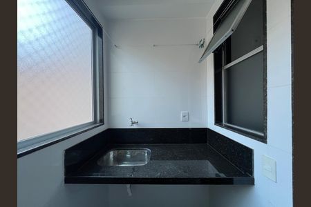 Área de Serviço de apartamento para alugar com 2 quartos, 47m² em Castelo, Belo Horizonte