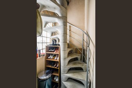 Apartamento à venda com 82m², 2 quartos e 2 vagasEscada