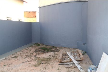 Área externa de casa à venda com 2 quartos, 135m² em Jardim Vitoria, Belo Horizonte