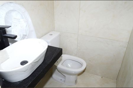 Casa à venda com 135m², 3 quartos e 2 vagasBanheiro Social