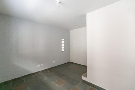 Casa para alugar com 75m², 2 quartos e 1 vaga