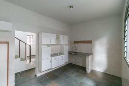 Casa para alugar com 75m², 2 quartos e 1 vaga