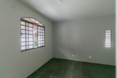 Casa para alugar com 75m², 2 quartos e 1 vaga