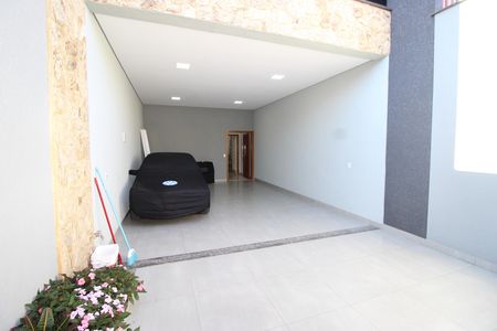 Garagem de casa à venda com 3 quartos, 210m² em Jardim Nossa Senhora do Carmo, São Paulo