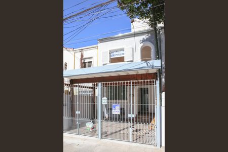 Casa à venda com 160m², 3 quartos e 2 vagas Casa à venda com 160m², 3 quartos e 2 vagasFachada