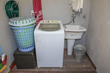 Casa à venda com 160m², 3 quartos e 2 vagas Casa à venda com 160m², 3 quartos e 2 vagasCozinha e Área de Serviço