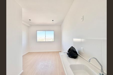 Cozinha de kitnet/studio para alugar com 1 quarto, 17m² em Freguesia do Ó, São Paulo