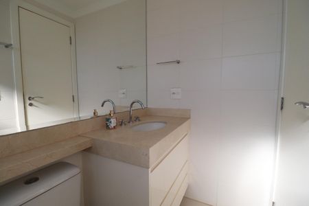 Apartamento para alugar com 200m², 3 quartos e 1 vagaBanheiro suite 2