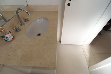 Apartamento para alugar com 200m², 3 quartos e 1 vagaBanheiro suite 2