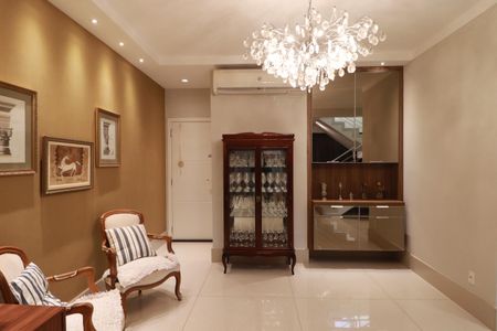 Apartamento para alugar com 200m², 3 quartos e 1 vagaSala