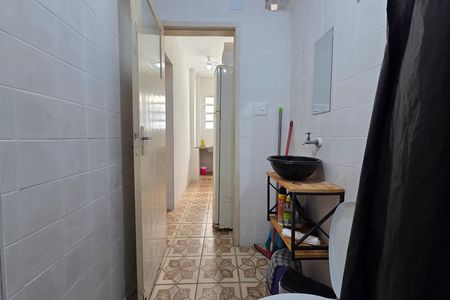 Banheiro de kitnet/studio para alugar com 1 quarto, 36m² em Guilhermina, Praia Grande
