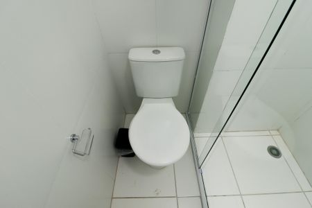Banheiro de kitnet/studio para alugar com 0 quarto, 26m² em Santana, São Paulo