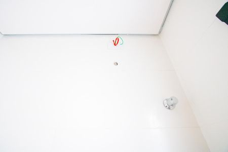 Banheiro social de apartamento à venda com 2 quartos, 55m² em Vila Pires, Santo André