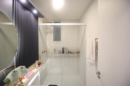 Banheiro de apartamento à venda com 3 quartos, 84m² em Jardim Botânico, Porto Alegre