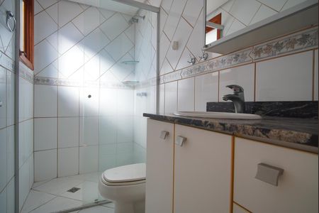 Banheiro da Suíte de apartamento para alugar com 3 quartos, 94m² em Passo D’areia, Porto Alegre